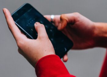 Telefon to siedlisko bakterii. Aż strach pomyśleć, co się na nim znajduje