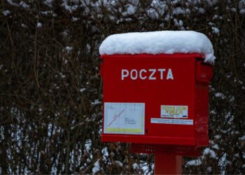 Poczta zamierza przestać tracić pieniądze. Dlatego stawia na bilety